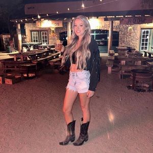 Meet your Posher, Alyssa